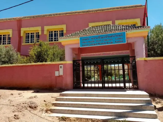أساتذة ثانوية بخنيفرة يشتكون اكتظاظ التلاميذ في الأقسام