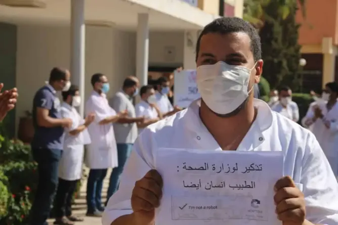 بسبب كثرة المتدخلين.. أطباء مراكش يتظاهرون ويدعون للحد من الالتفاف على مطالبهم (صور)