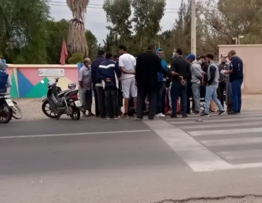 إصابة تلميذ في حادث سير  بمراكش يحيي المخاوف من طريق تمر قرب مدرسة (فيديو)