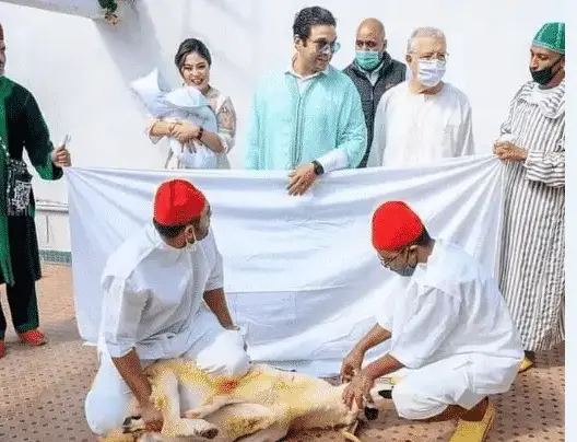 بعد أخبار عن استدعائه بسبب تقليد البروتوكول الملكي.. الباز يوضح (صورة)