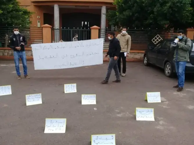 معطلو الأحياء الهامشية بدمنات يطالبون بالشغل
