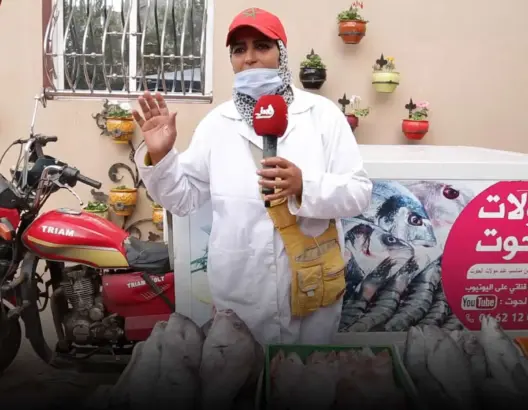 مولات “الحُوتْ”.. مغربية من حديد وطالبة في القانون وأم لـ3 أطفال وحلمها المحاماة (فيديو)