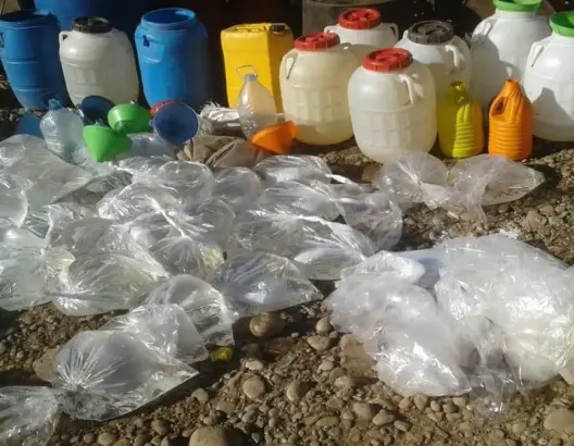 الدرك الملكي يفكك مصنعا سريا لإنتاج “الماحيا” بإقليم شيشاوة ويحجز 1300 لتر