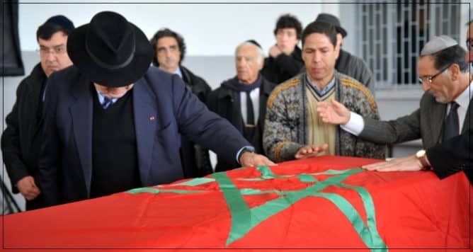 صورة لليهود المغاربة مع الراية المغربية