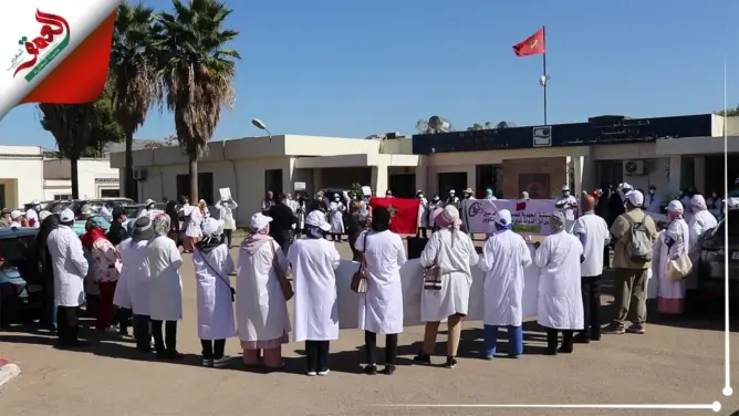 قدماء الممرضات والممرضين بفاس يصعدون من احتجاجاتهم لتحقيق الترقية الاستثنائية (فيديو)