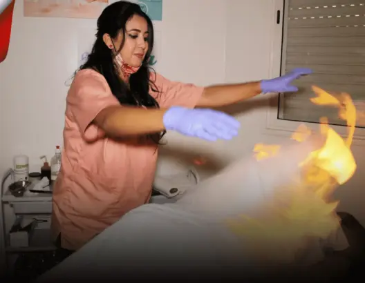 تستعمل “الفوطة النارية”.. خبيرة في الحجامة تكشف أسرار مهنة أوصى بها الرسول (فيديو)