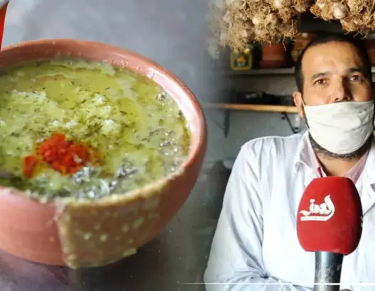 يحضرها في أواني طينية .. الفقيه يكشف أسرار تحضير البيصارة لمواجهة برد الشتاء (فيديو)