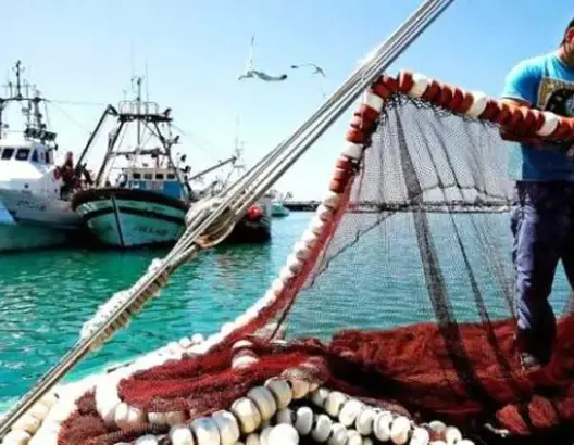 إسبانيا تؤكد على استمرار اتفاقية الصيد البحري مع المغرب رغم قرار المحكمة الأوروبية