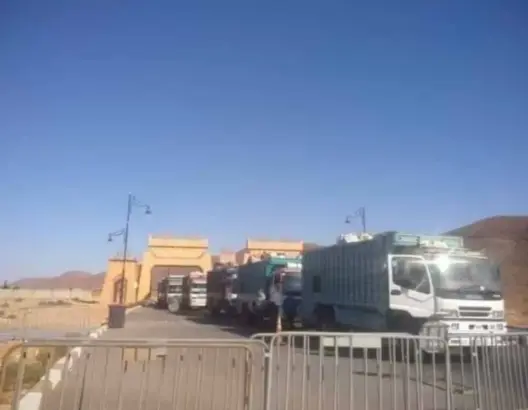 كسابة رُحّل عالقون في سدود أمنية منذ أيام رفقة آلاف رؤوس الأغنام