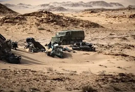 حطام سيارات في منطقة الكركرات بالصحراء المغربية