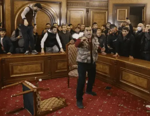 بعد انتهاء حربها مع أذربيجان.. محاولة انقلاب بأرمينيا والأمن يُحبط اغتيال رئيس الوزراء
