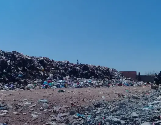 مطرح بتمصلوحت.. عفونة تزعج السكان و”تطرد” الاستثمار ورئيس الجماعة: كذب وبهتان (فيديو)