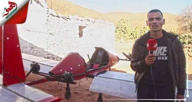 من مواد بسيطة .. شاب مغربي يصنع طائرة خفيفة بأربع محركات (فيديو)