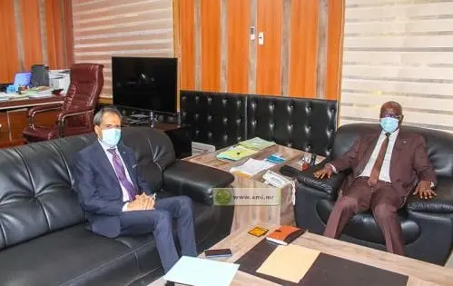 وزير الداخلية الموريتاني يجري مباحثات مع السفير المغربي بنواكشوط