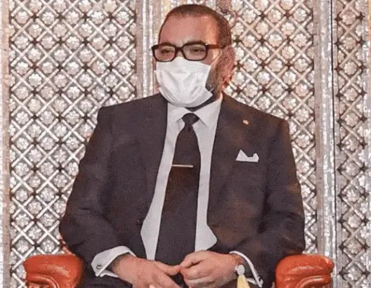 الملك محمد السادس يتلقى أول جرعة من لقاح كورونا ويعطي انطلاق حملة التلقيح رسميا