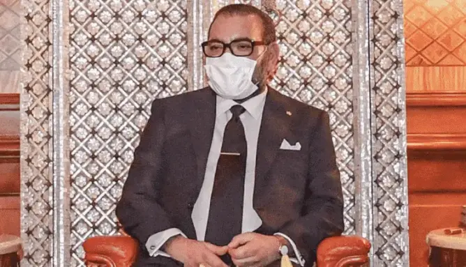 الملك محمد السادس يتلقى أول جرعة من لقاح كورونا ويعطي انطلاق حملة التلقيح رسميا
