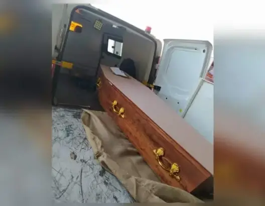 جثمان مغربي لقي مصرعه في ظروف غامضة بجنوب إفريقيا يصل مطار البيضاء