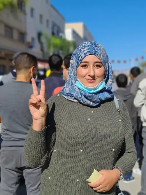 القضاء يبرئ الأستاذة المتعاقدة سهام المقريني من تهمة “التحريض على التظاهر”