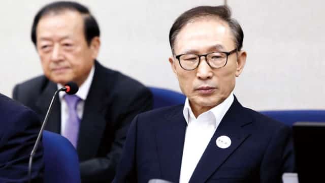 الرئيس الكوري الجنوبي الأسبق لي مبيونغ -باك