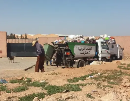 مطرح بتمصلوحت .. روائح كريهة تزعج السكان و”تطرد” الاستثمار (فيديو)
