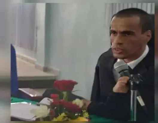 بدون أطراف عليا.. طالب بأكادير يتحدى إعاقته ويحصل على دكتوراة بميزة مشرف جدا