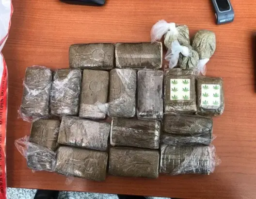 أمن مطار طنجة يوقف إسبانيًا من أصل مغربي متلبسا بمحاولة تهريب “الشيرا”
