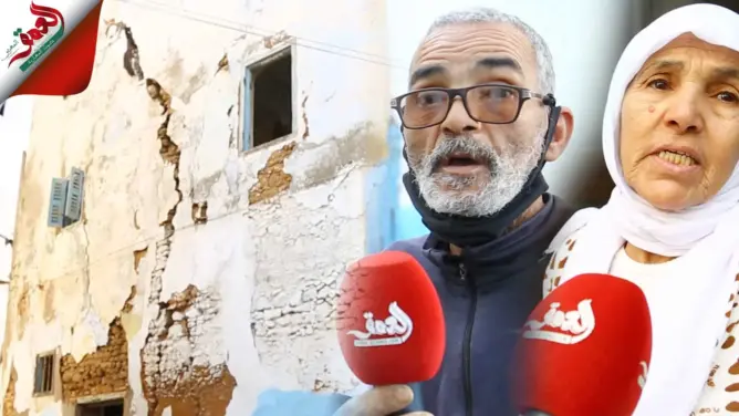 منازل آيلة للسقوط تهدد حياة سكان بالعرائش.. ومواطنون يصرخون: “عتقونا قبل ما نموتوا” (فيديو)
