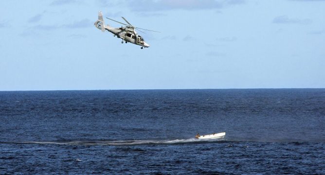 سقوط طائرة عسكرية جزائرية في البحر .. مقتل ضابط وفقدان 3 آخرين