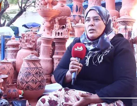 21 عاما من تجارة الفخار.. زوجة فخار بآسفي: أحيي المرأة التي تساعد زوجها (فيديو)