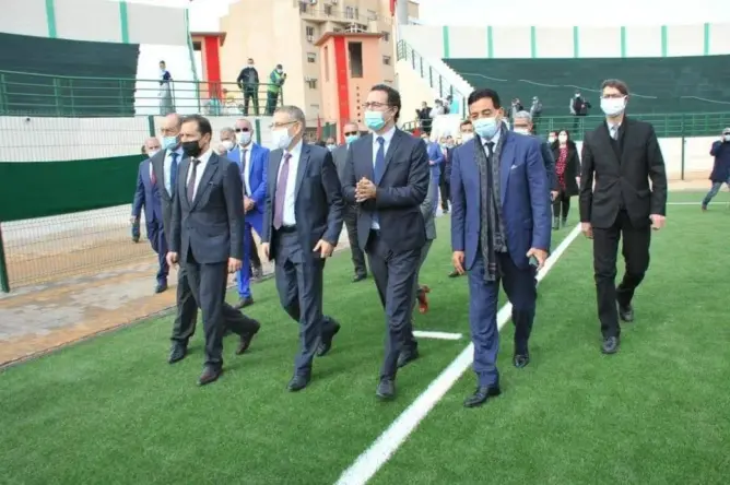 وزير الرياضة يفتتح ملعبا ببني ملال ويعطي انطلاقة أشغال مركز جامعي للتكوين في كرة القدم