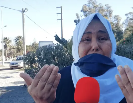 بالدموع …قاصر تتعرض لإعتداء من طرف 3 أشخاص والأم تخرج عن صمتها “شرملو ليا بنتي وتعداو عليها”(فيديو)