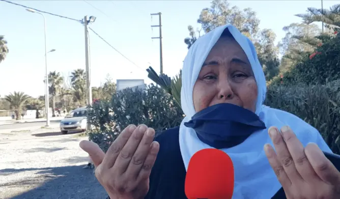 بالدموع …قاصر تتعرض لإعتداء من طرف 3 أشخاص والأم تخرج عن صمتها “شرملو ليا بنتي وتعداو عليها”(فيديو)