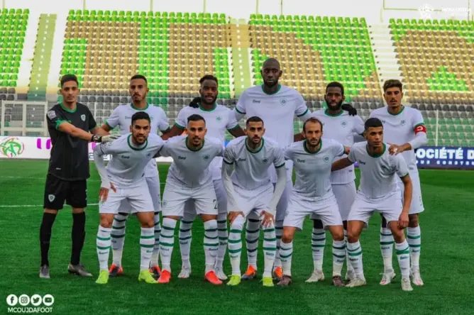 مولودية وجدة يؤهل خمس لاعبين