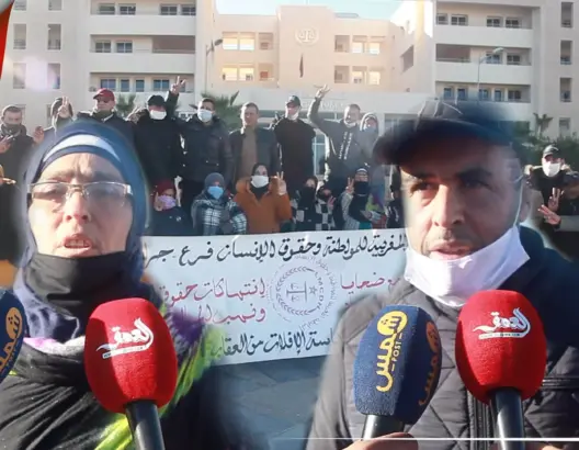 عاملات “الكروفيت” بجرادة يتظاهرن ضد “الطرد التعسفي” وحرمانهن من المراحيض (فيديو)