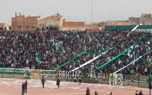 مشجع وجدي يقتني 500 تذكرة افتراضية دعما لفريق المولودية