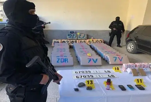 حجز طن و300 كيلوغرام من الحشيش بين وجدة وفاس