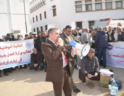 نساخ محاكم آسفي ينتفضون ضد العدول ووزارة العدل ويقررون الإضراب