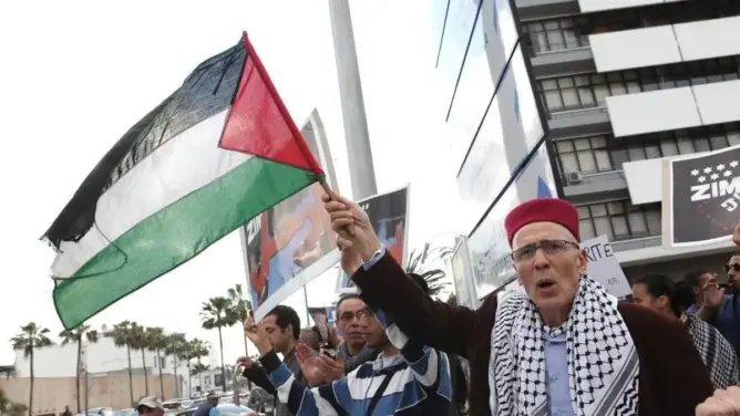 من أشد المدافعين عن فلسطين.. وفاة الناشط الحقوقي سيون أسيدون بعد غيبوبة دامت لأسابيع