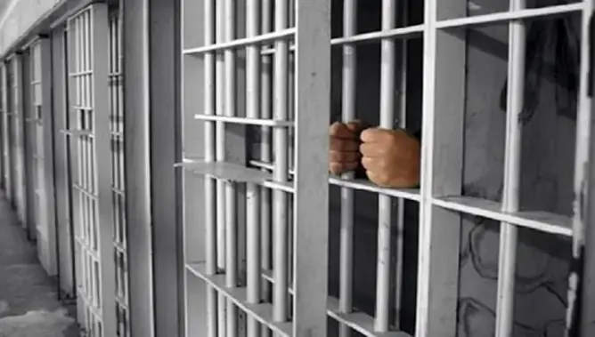 محكمة عين السبع تدين صاحب قناة “بلا حدود” بالسجن النافذ