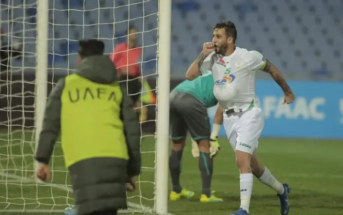 “مايسترو الرجاء” يعود للدوري القطري وفريق مغربي يدخل على الخط
