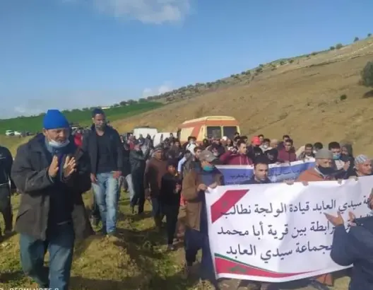“التهميش” يخرج قرويين في مسيرة احتجاجية على الأقدام ضواحي تاونات