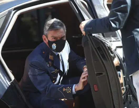 اللقاح ضد كورونا يطيح برئيس أركان الجيش الإسباني