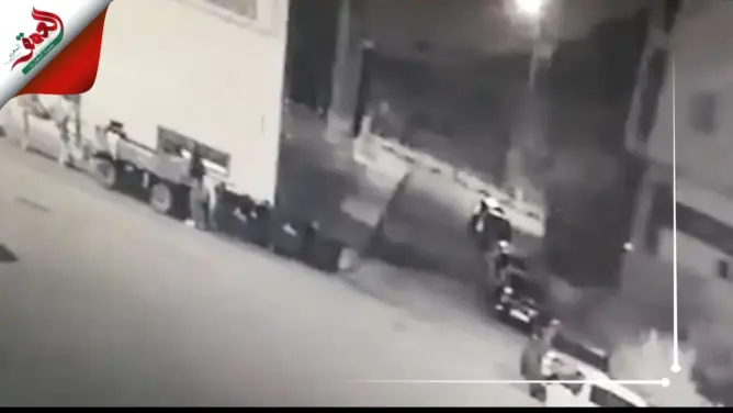 شخصان يسرقان حاويات القمامة بمراكش تحت أعين كاميرات المراقبة (فيديو)