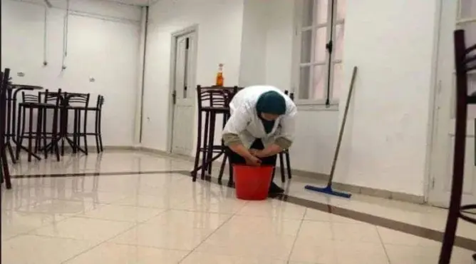 عاملة في شركة للمناولة