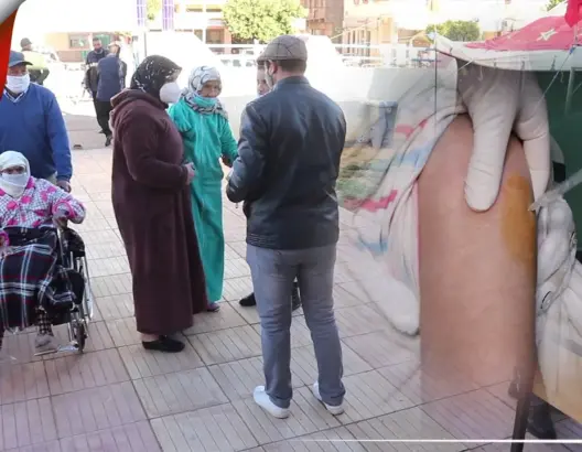الإقبال على تلقي الجرعة الأولى من لقاح كورونا بالمراكز الصحية بالحاجب (فيديو)