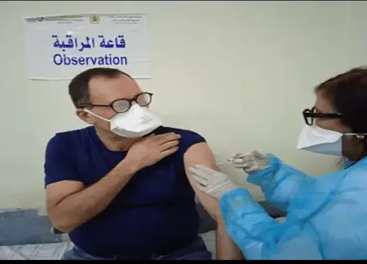 إقبال كبير للأطر التربوية بفاس على تلقي الجرعة الأولى من لقاح كورونا (صور)