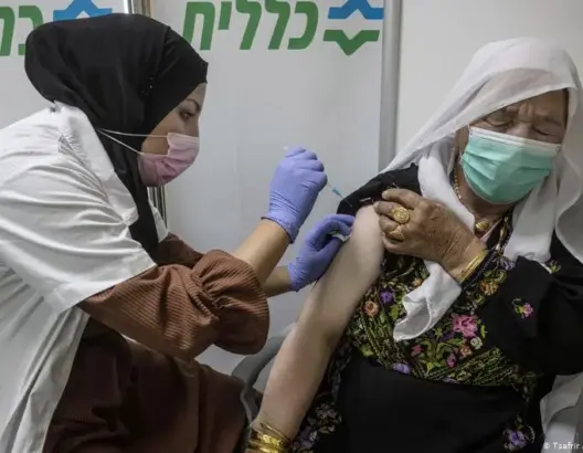 اتفاق بين فلسطين وإسرائيل على تبادل مليون جرعة من لقاحات “كورونا “