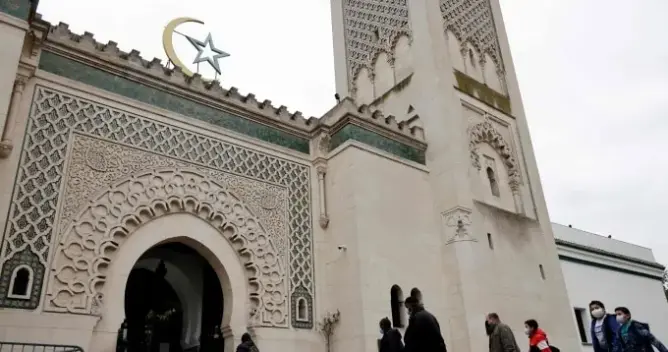 مسجد في باريس، فرنسا