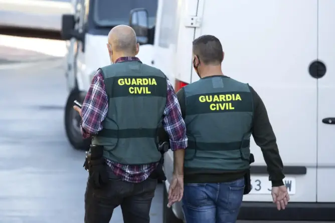 الحرس الإسباني يفتح تحقيقا في مقتل مغربي رميا بالرصاص داخل سيارته