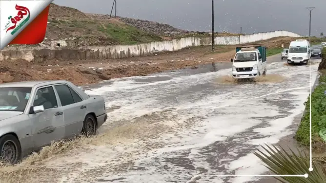 مياه الأمطار تغرق الطريق الرابطة بين الدار البيضاء ومديونة